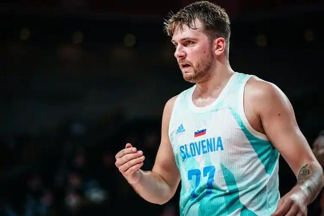 关于东契奇新星出色发挥表现突出，IG前途光明！观众掌声雷动的信息